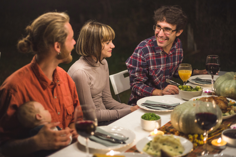 Совместные трапезы повышают уровень счастья: исследование Университетского колледжа Лондона | Ученые из Лондона обнаружили связь между совместными ужинами и повышенным уровнем счастья Совместные трапезы повышают уровень счастья: исследование Университетского колледжа Лондона | Ученые из Лондона обнаружили связь между совместными ужинами и повышенным уровнем счастья