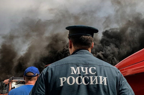 Пожар в Первоуральске: 17 человек спасены из горящей пятиэтажки на Ильича | В Первоуральске спасли 17 человек при пожаре