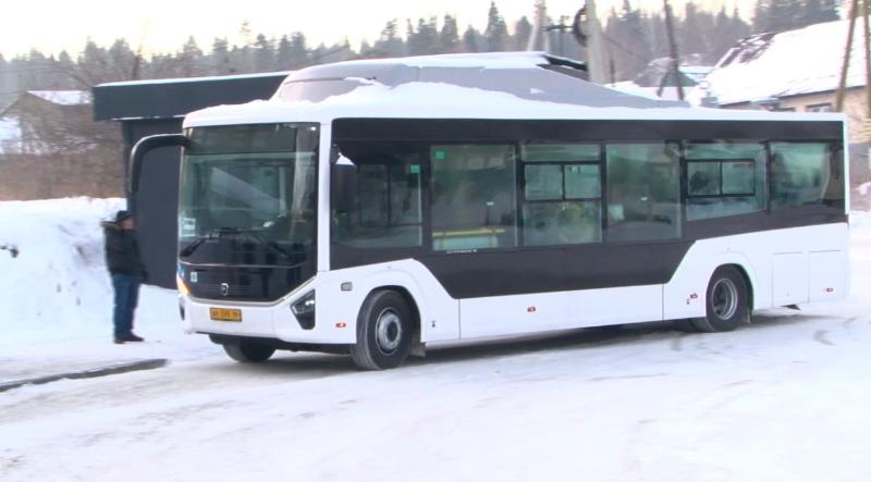 В первоуральских Динасе и Магнитке стали курсировать четыре новых автобуса | В Первоуральске на линию вышли четыре новых автобуса
