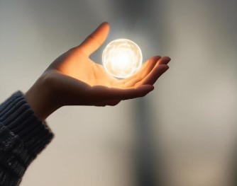 Российские ученые научились разлагать токсичные отходы с помощью лампочки | В России нашли инновационный способ разлагать токсичные отходы