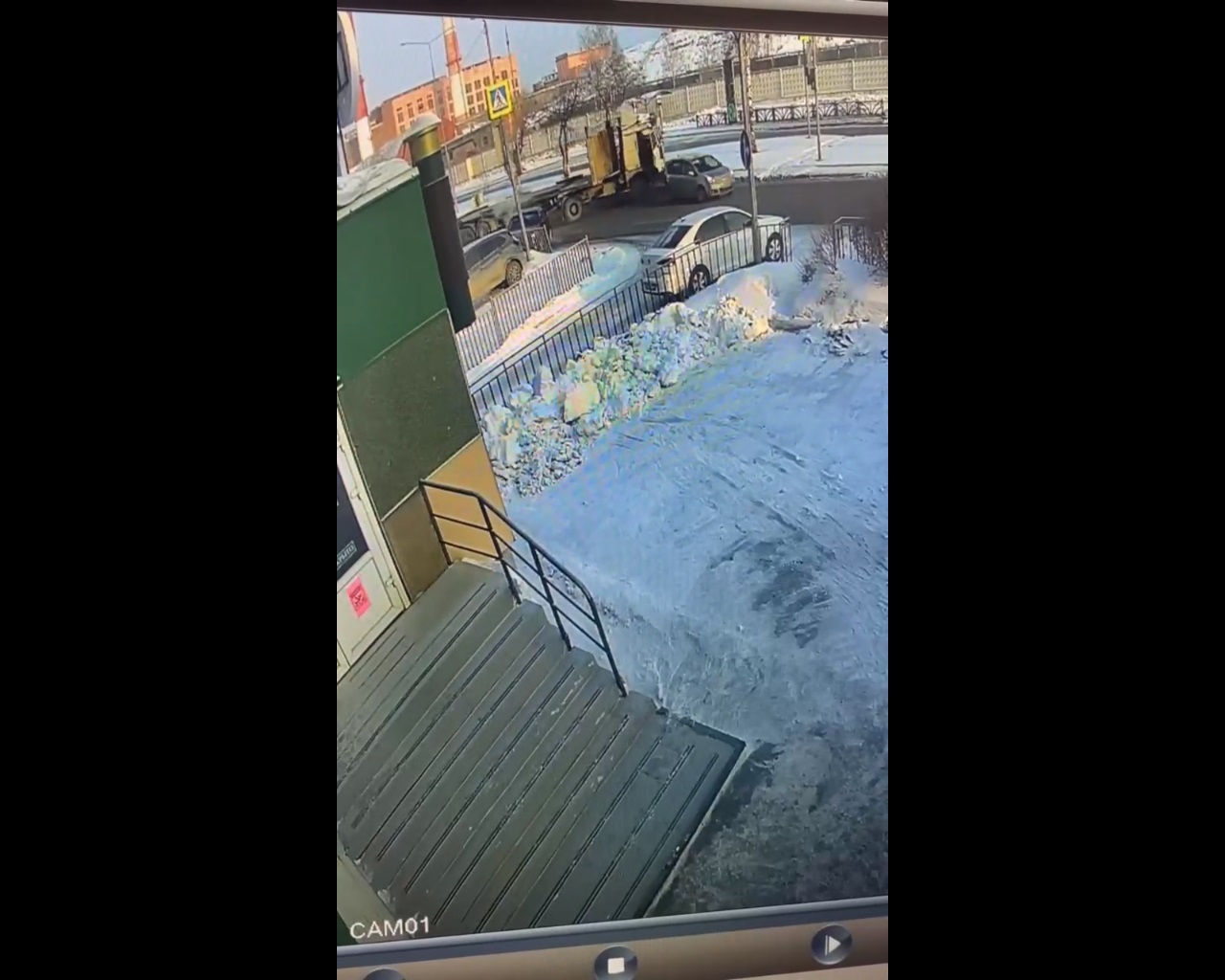 В Первоуральске выясняют обстоятельства ДТП возле здания ГИБДД