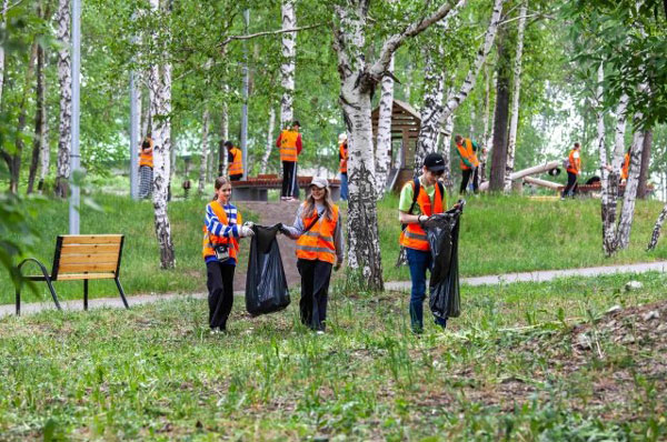 Градообразующий завод Первоуральска помог трудоустроить 180 подростков Градообразующий завод Первоуральска помог трудоустроить 180 подростков