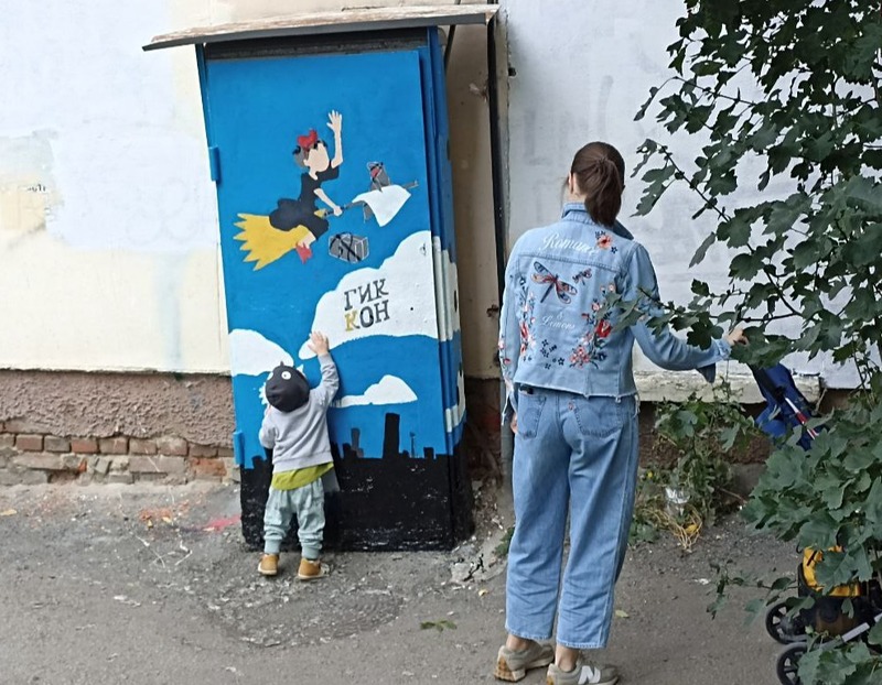 В Екатеринбурге появились новые стрит-арт объекты | Уральские художники превратили телекоммуникационные шкафы в произведения искусства