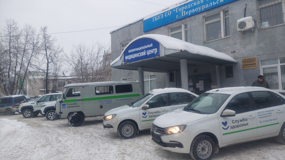 В автопарке Первоуральской городской больницы появилось пять новых авто | На Урале больница получила пять новых автомобилей