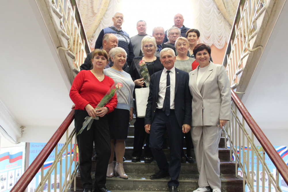 В Первоуральске прошло мероприятие, посвященное Дню ветерана органов внутренних дел | На Урале состоялся праздничный концерт в честь Дня ветеранов органов внутренних дел