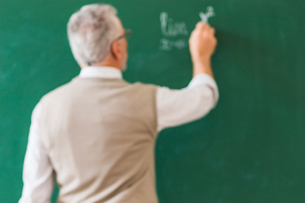 В Свердловской области наблюдается дефицит учителей: стало известно, сколько педагогов не хватает  | На Урале наблюдается нехватка учителей в школах