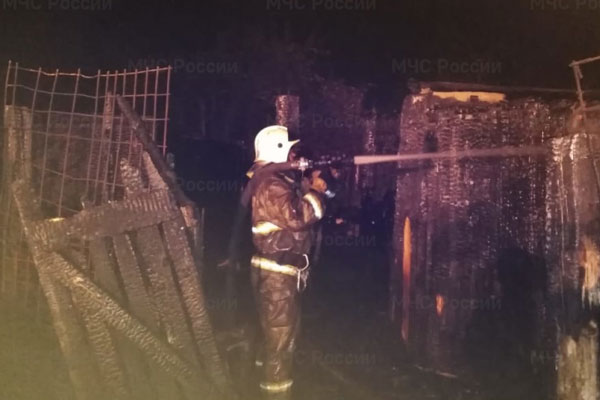 Накануне вечером в поселке под Первоуральском сгорел частный дом