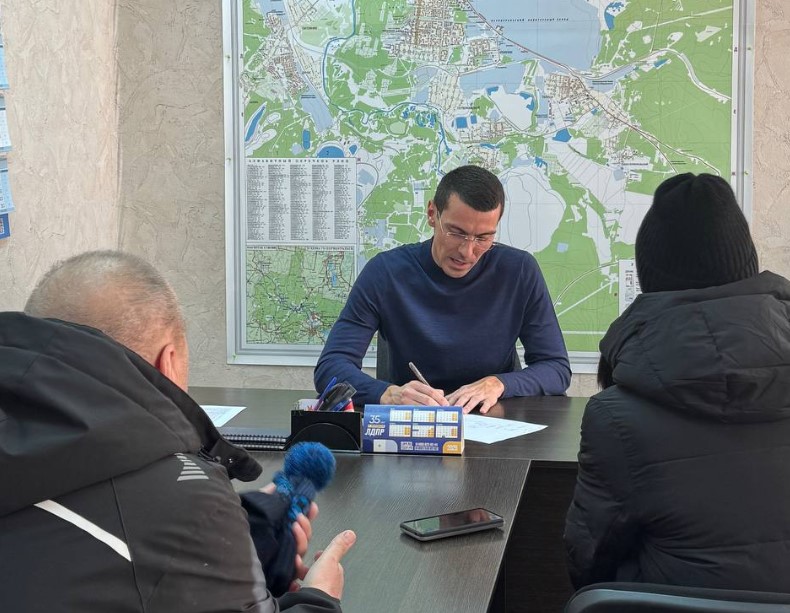 Дмитрий Хаймин помог первоуральцам в решении вопросов недвижимости  | Депутат Первоуральска провел прием граждан по вопросам недвижимости 