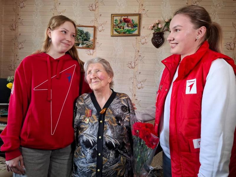 В Первоуральске вручили юбилейные медали четырем ветеранам Великой Отечественной войны | Четырех первоуральских ветеранов ВОВ наградили юбилейными медалями В Первоуральске вручили юбилейные медали четырем ветеранам Великой Отечественной войны | Четырех первоуральских ветеранов ВОВ наградили юбилейными медалями