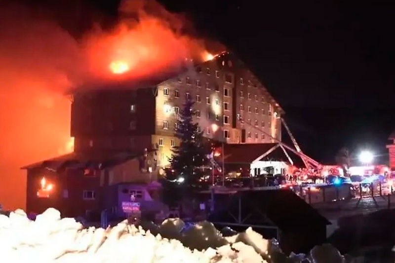 В Турции произошел крупный пожар в отеле: погибло 66 человек | В 12-этажном отеле в Турции произошел пожар: в огне погибло 66 человек В Турции произошел крупный пожар в отеле: погибло 66 человек | В 12-этажном отеле в Турции произошел пожар: в огне погибло 66 человек