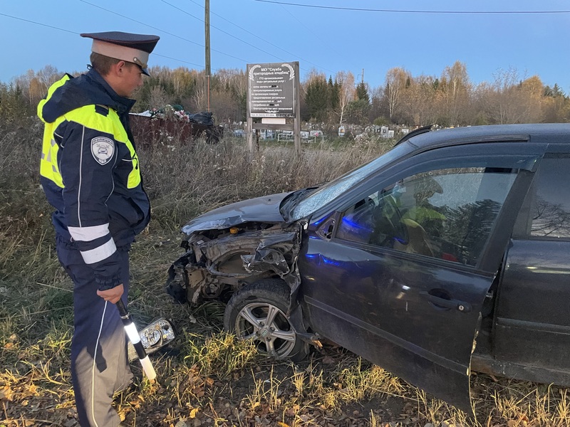 Нетрезвый водитель и мотоциклист столкнулись в Нижнем Тагиле | Мотоциклист без прав и пьяный водитель устроили ДТП в Свердловской области