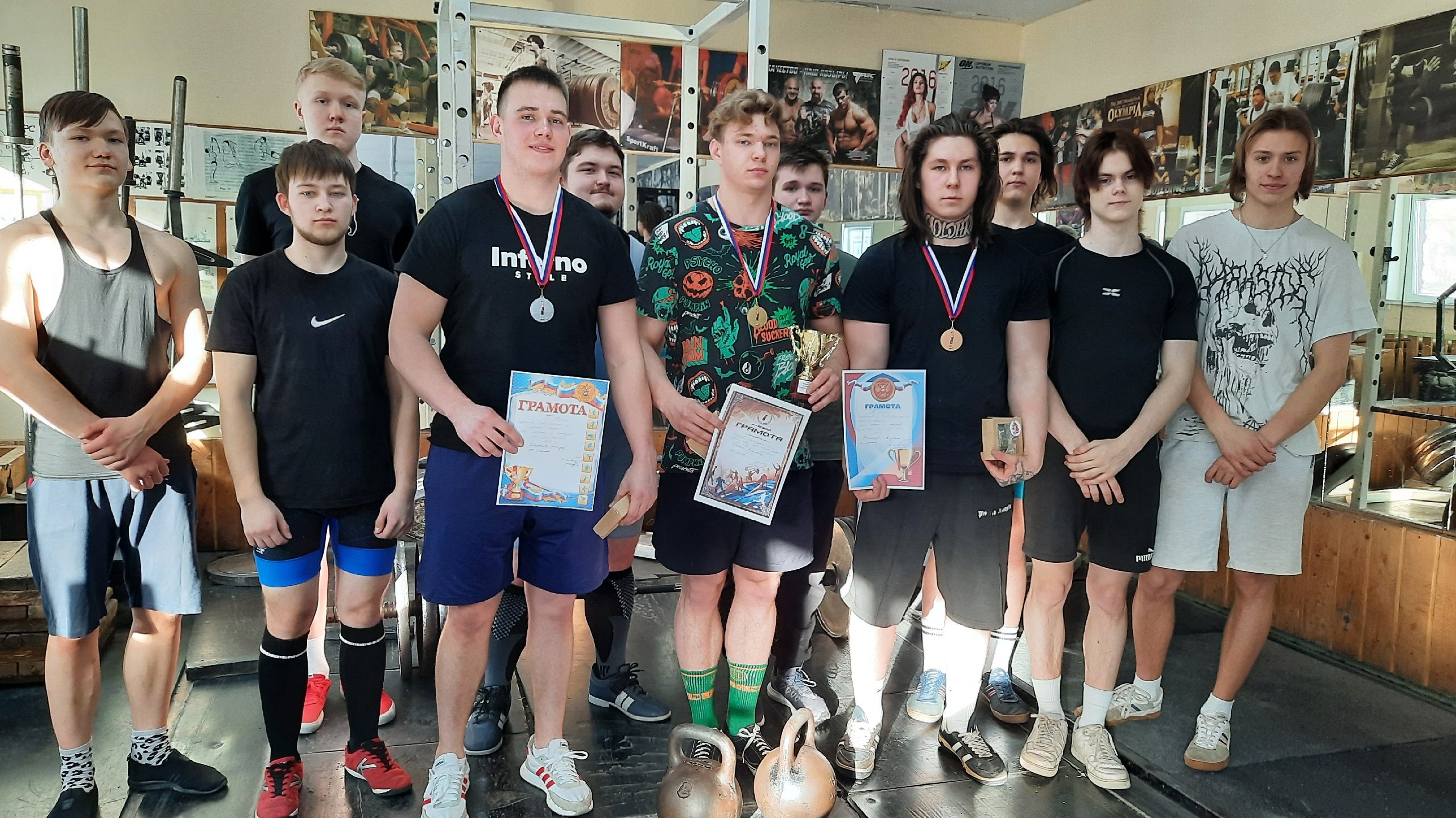 Александр Тренин побеждает на первенстве Первоуральска по гиревому спорту