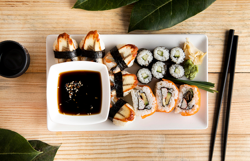 Как суши могут навредить организму? Врач из Свердловской области рассказала об опасностях японского блюда | Свердловский врач назвала скрытые опасности суши 