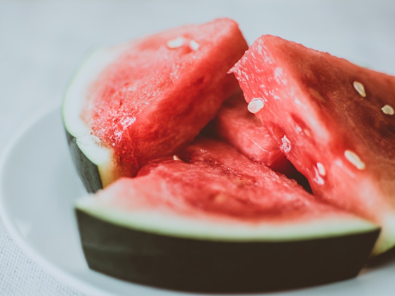 Не берите половинки арбузов, если не хотите отравиться: врач рассказала, почему это опасно | Врач-диетолог Соломатина объяснила, почему нельзя покупать половинки арбузов