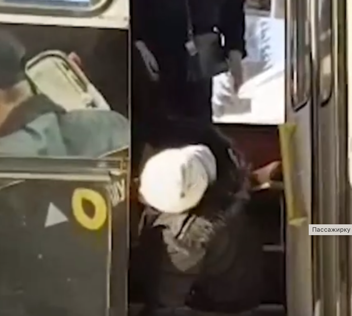 Скандал на Урале: кондуктор вышвырнула пассажирку из автобуса