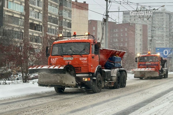 Справиться со снегопадом в Свердловской области помогли 209 единиц техники | Ликвидировать последствия снегопада в Свердловской области помогла техника