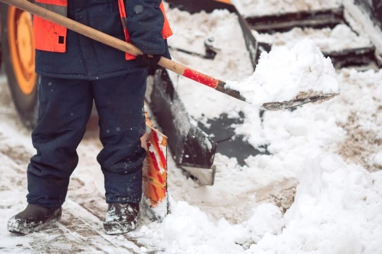 В Первоуральске после сильного снегопада ожидается резкая оттепель  | На Урал придет оттепель после сильного снегопада
