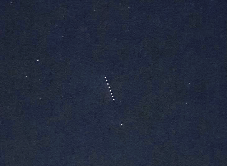 Цепь огней над Уралом: свердловчане заметили странное явление в ночном небе | Жители Свердловской области ночью заметили загадочные огни Цепь огней над Уралом: свердловчане заметили странное явление в ночном небе | Жители Свердловской области ночью заметили загадочные огни