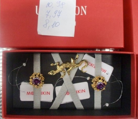 Таможенники задержали свердловчанку, пытавшуюся провезти в Таиланд уральские самоцветы стоимостью 220 тысяч рублей | Свердловчанка пыталась провезти в Бангкок более 20 кг уральских самоцветов