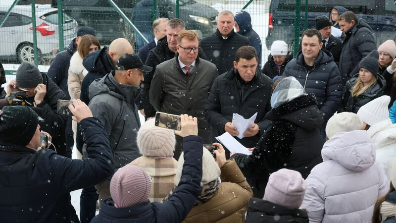 Губернатор Евгений Куйвашев пообещал первоуральцам решить вопрос с общественным транспортом | Губернатор пообещал разобраться с отменой маршрута №15 в Первоуральске Губернатор Евгений Куйвашев пообещал первоуральцам решить вопрос с общественным транспортом | Губернатор пообещал разобраться с отменой маршрута №15 в Первоуральске