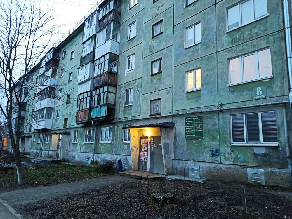 Подробности штурма в Первоуральске: мужчина удерживал жену и угрожал гранатой | В Первоуральске полиция освободила женщину от мужа, угрожавшего гранатой