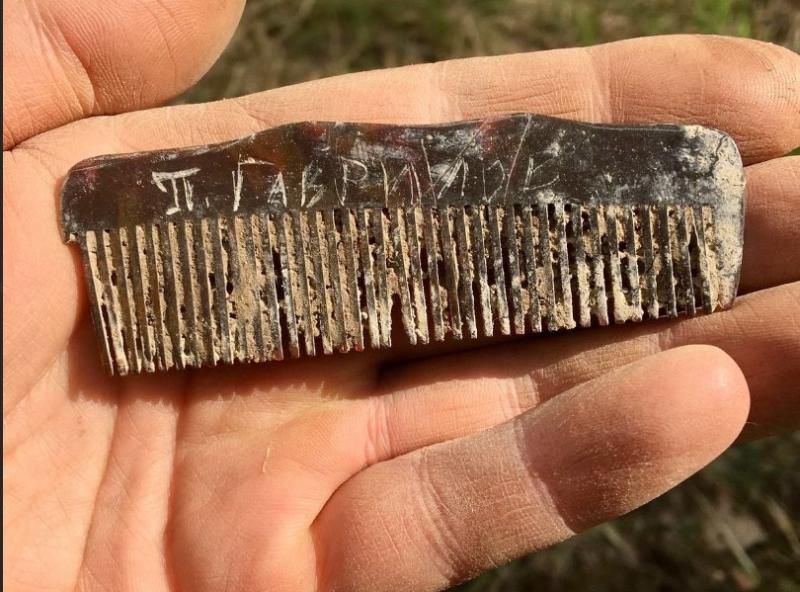 Первоуральские поисковики вместе с коллегами из Твери нашли именную расческу бойца красной армии | Поисковики из Первоуральска нашли останки 10 бойцов и именную вещь времен ВОВ