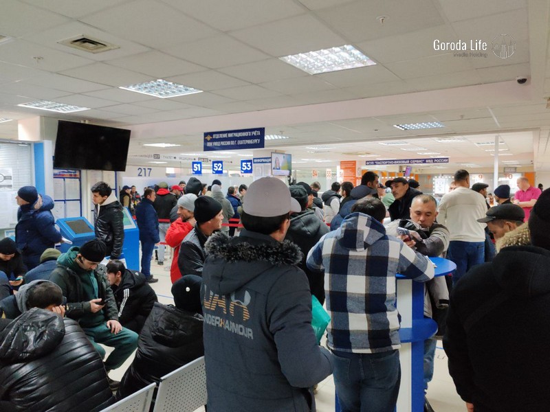 Более 4200 нелегальных мигрантов выдворили из Свердловской области в 2024 году | На Урале судебные приставы отправили на родину более 4200 иностранцев