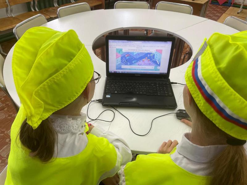 Школьники Первоуральска присоединились к олимпиаде «Безопасные дороги» | Более 80 тысяч школьников Свердловской области показали свои знания во Всероссийской олимпиаде