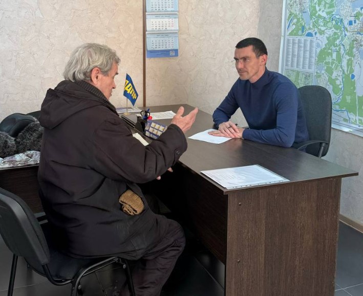 Дмитрий Хаймин помог жителям Первоуральска решить вопросы с ЖКХ и работодателями | Депутат Первоуральска Дмитрий Хаймин помог решить проблемы горожан