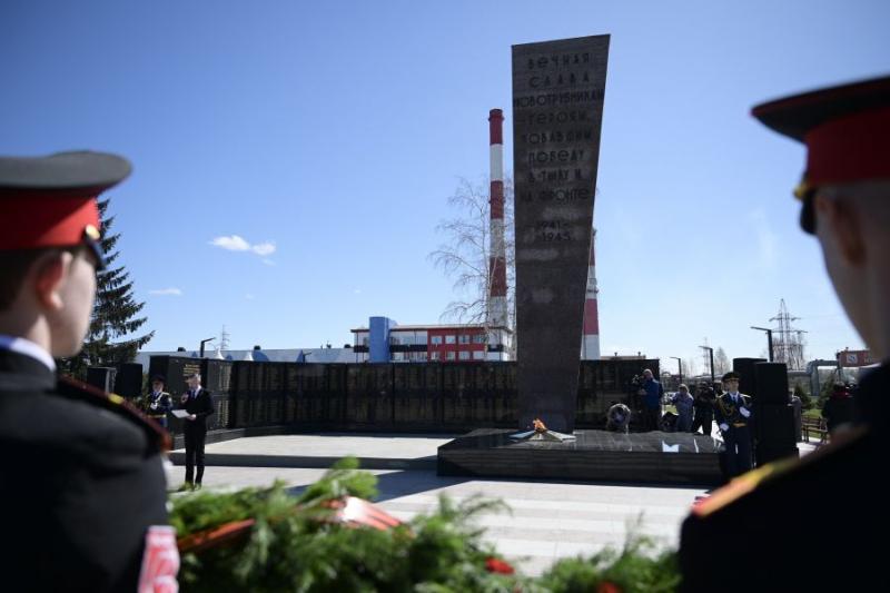 Как Первоуральск отметил 80-летие Великой Победы: в городе прошли торжественные мероприятия | В Первоуральске прошли торжественные мероприятия в честь 80-летия Великой Победы