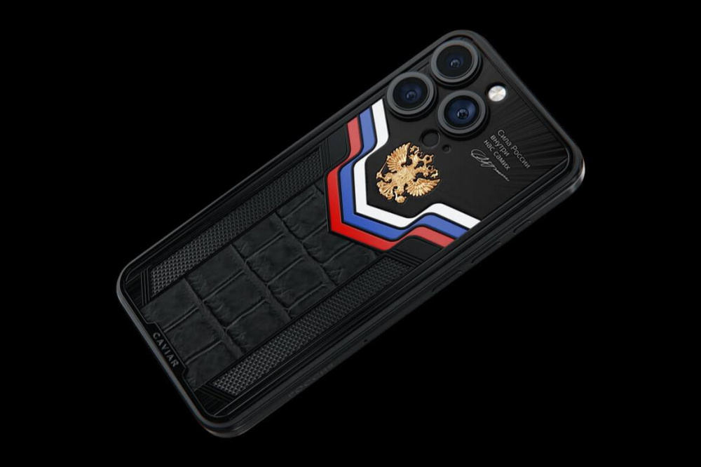 Ко дню рождения Путина выпустили уникальный iPhone | В честь 72-летия Путина выпущен патриотический iPhone 16 Pro