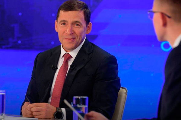 «Впереди зима, мы просим вас помочь». Первоуральцы рассказали Куйвашеву о разваливающемся 30-летнем здании поликлиники