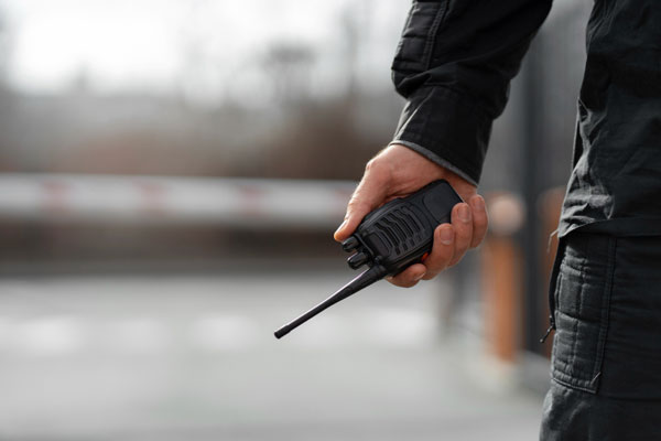 Двое жителей Каменска-Уральского устроили стрельбу в центре города | В центре Каменска-Уральского произошел конфликт со стрельбой