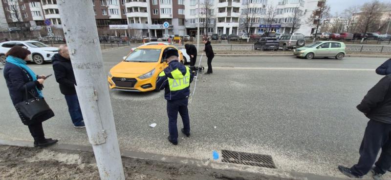 На Урале водитель Hyundai с 29-летним стажем сбил электросамокатчика: пострадавший скончался в машине скорой помощи | В Свердловской области водитель Hyundai насмерть сбил электросамокатчика На Урале водитель Hyundai с 29-летним стажем сбил электросамокатчика: пострадавший скончался в машине скорой помощи | В Свердловской области водитель Hyundai насмерть сбил электросамокатчика