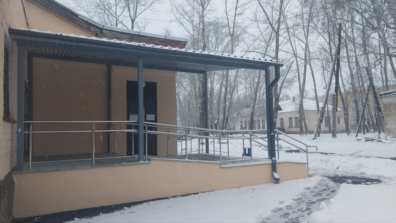 В первоуральской больнице с рентген-кабинетом и флюорографом появились пандусы