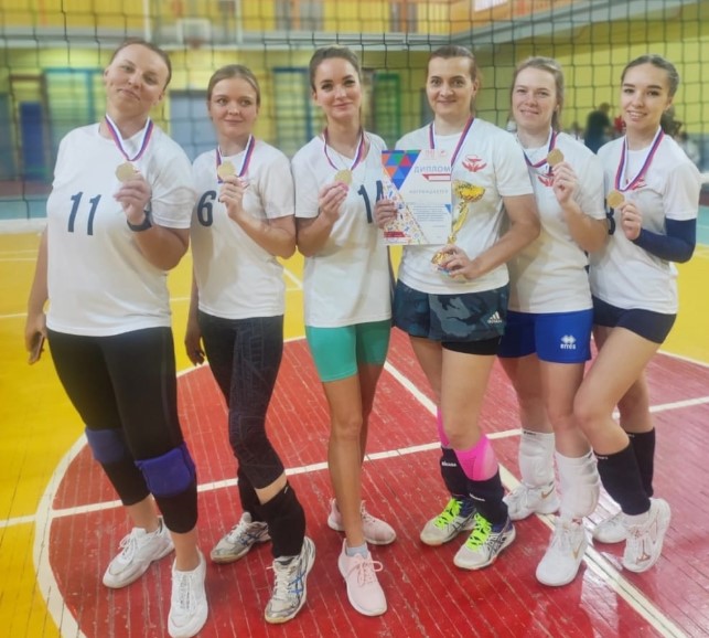 Первоуральские медики взяли 1 место в турнире по женскому волейболу | В Первоуральске прошел турнир в зачет Спартакиады 2024-2025 