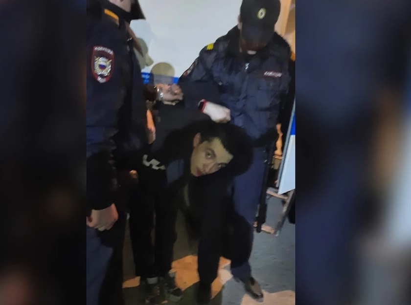 Сбежавшего из первоуральского суда рецидивиста нашли в диване Сбежавшего из первоуральского суда рецидивиста нашли в диване