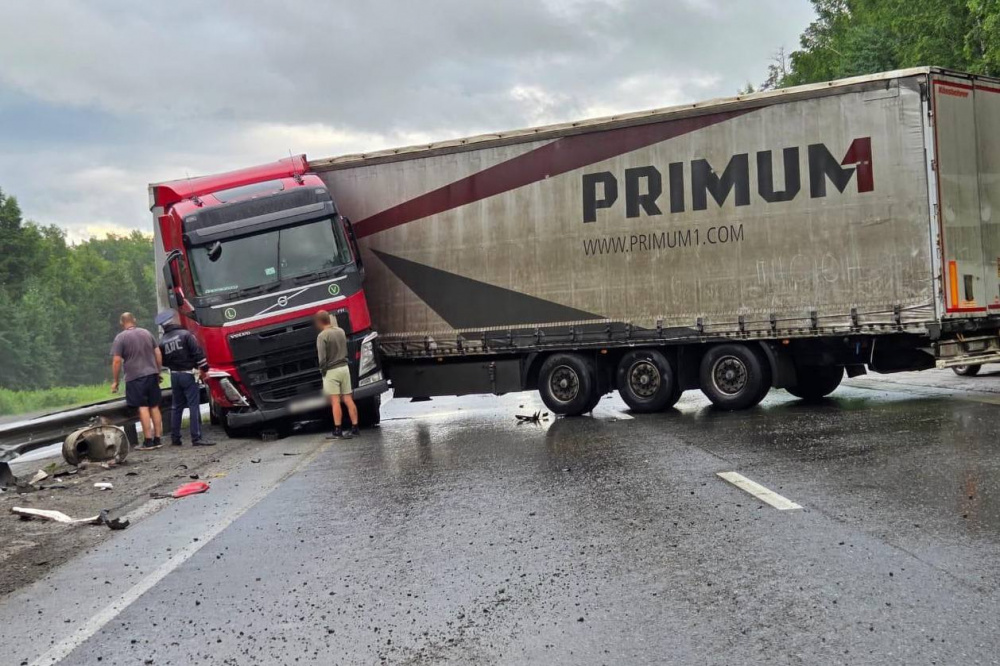 На трассе «Пермь – Екатеринбург» временно ограничили движение: как объехать участок | На трассе «Пермь – Екатеринбург» под Первоуральском ограничили движение из-за ДТП