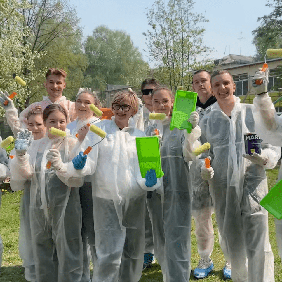 Студенты Первоуральского металлургического колледжа вносят свой вклад в благоустройство детского сада № 47