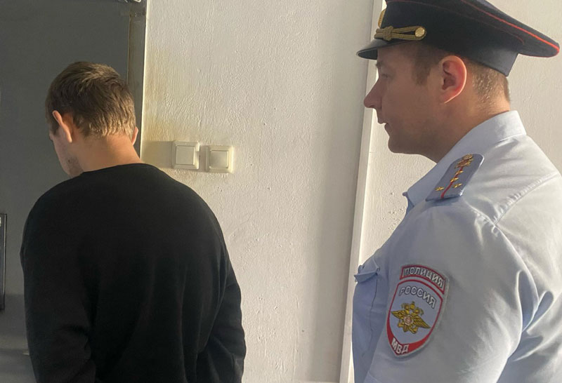 Полиция Первоуральска пресекла хранение наркотиков в крупном размере | Наркотики крупного размера изъяты у 24-летнего в Первоуральске