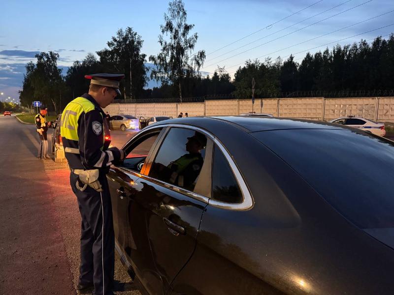 Первоуральские гаишники будут ловить пьяных водителей во время Дня России: в городе стартует рейд |  С 12 июня в Первоуральске усилят контроль за пьяными водителями  