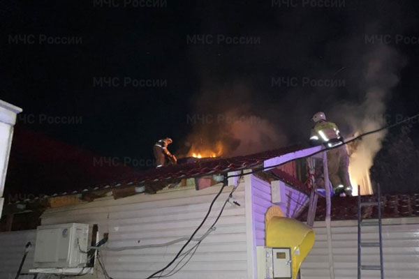 Накануне ночью в Первоуральске сгорел павильон Накануне ночью в Первоуральске сгорел павильон