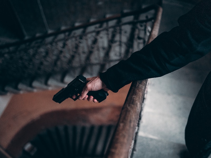 «Угрожали ножом и связали скотчем»: к жителю Екатеринбурга в дом ворвались грабители | В Екатеринбурге к местному жителю в дом ворвались грабители и угрожали убить